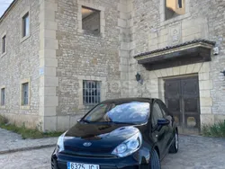 Negro Usado 2015 Kia Rio Berlina | 6900 € (Precio justo)