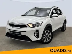 Clear white (ud) Usado 2024 Kia Stonic SUV | 18.495 € (Un poco caro)