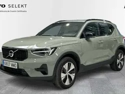 Verde Usado 2023 Volvo XC40 Plus SUV | 43.900 €