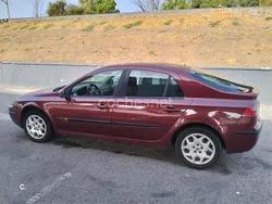 Granate Usado 2004 Renault Laguna II Dynamique Berlina | 1200 € (Precio justo)