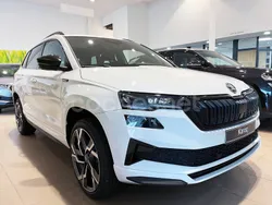 Blanco Nuevo 2025 Skoda Karoq SportLine SUV | 36.900 € (Caro)