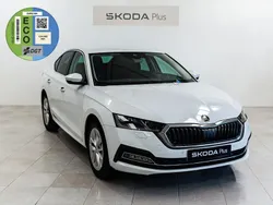 Blanco Usado 2024 Skoda Octavia Ambition Berlina | 25.490 € (Buen precio)