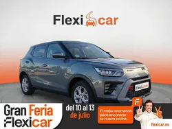 Granate Usado 2024 Ssangyong Tivoli SUV | 18.490 €