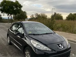 Negro Usado 2011 Peugeot 207 Berlina | 5900 €