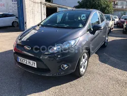 Gris / plata Usado 2012 Ford Fiesta Titanium Utilitario | 7000 € (Precio justo)