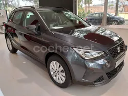 Gris / plata Nuevo 2025 Seat Arona Style SUV | 21.500 €