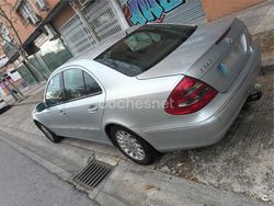 Gris / plata Usado 2006 Mercedes E280 Elegance Berlina | 4000 €