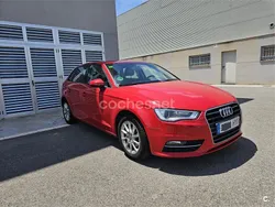 Rojo Usado 2014 Audi A3 Sportback Attraction Berlina | 7999 € (Buen precio)