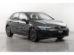 Gris / plata Usado 2024 VW Golf VIII Life Berlina | 25.800 € (Precio justo)