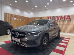 Gris / plata Usado 2021 Mercedes GLA250 SUV | 37.999 € (Precio justo)