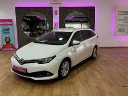 Blanco Usado 2017 Toyota Auris Touring Sports Active Familiar | 12.295 €