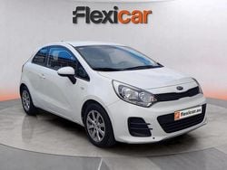 Blanco Usado 2016 Kia Rio Berlina | 6990 € (Super precio)