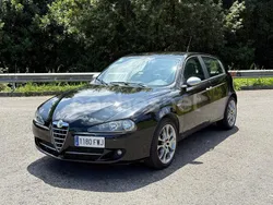 Negro Usado 2007 Alfa Romeo 147 Distinctive Utilitario | 3999 € (Buen precio)