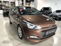 Marrón Usado 2015 Hyundai i20 Utilitario | 8490 € (Precio justo)