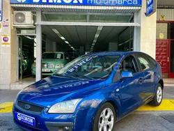 Azul Usado 2007 Ford Focus Ambiente Berlina | 2490 € (Precio justo)
