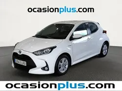 Blanco Usado 2021 Toyota Yaris Hybrid Active Utilitario | 18.173 € (Precio justo)