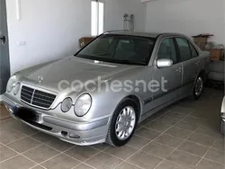 Gris / plata Usado 2001 Mercedes E220 Elegance Berlina | 4500 €