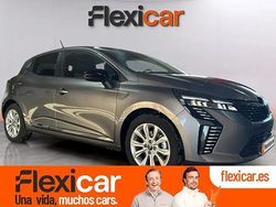 Gris / plata Usado 2025 Renault Clio V Evolution Berlina | 19.490 € (Un poco caro)