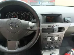 Azul Usado 2006 Opel Astra GTC Enjoy Berlina | 3700 €