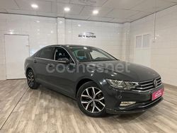 Gris / plata Usado 2020 VW Passat Business Berlina | 18.900 € (Precio justo)