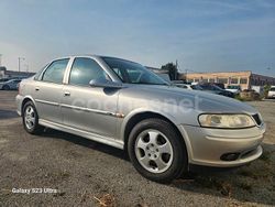 Gris / plata Usado 2000 Opel Vectra Elegance Berlina | 1800 €