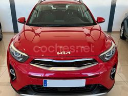 Rojo Usado 2024 Kia Stonic SUV | 20.800 € (Un poco caro)