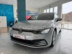 Gris / plata Usado 2021 VW Golf VIII Life Berlina | 18.995 € (Buen precio)