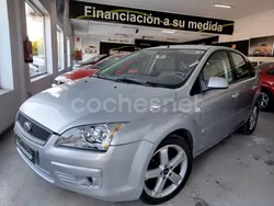 Gris / plata Usado 2005 Ford Focus Trend Berlina | 4900 € (Un poco caro)
