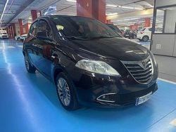 Burdeos Usado 2012 Lancia Ypsilon Gold Utilitario | 7990 € (Caro)