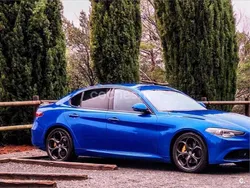 Azul Usado 2020 Alfa Romeo Giulia Veloce Berlina | 37.500 € (Precio justo)