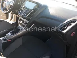 Gris / plata Usado 2013 Ford Focus Trend Berlina | 5600 € (Precio justo)