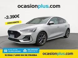 Gris / plata Usado 2024 Ford Focus ST-Line Berlina | 21.490 € (Precio justo)