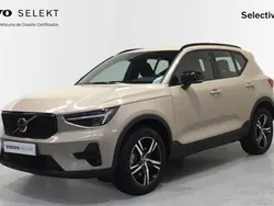 Beige Nuevo 2025 Volvo XC40 Plus SUV | 40.900 €