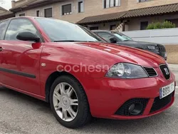 Rojo Usado 2006 Seat Ibiza Reference Berlina | 2800 € (Precio justo)
