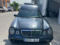 Azul Usado 2001 Mercedes E220 Classic Familiar | 9500 €