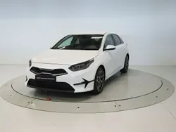 Blanco Usado 2023 Kia Ceed | 21.900 € (Un poco caro)