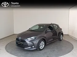 Gris Usado 2021 Toyota Yaris Hybrid Active Berlina | 18.990 € (Precio justo)