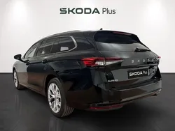 Negro Usado 2024 Skoda Superb Selection Familiar | 34.600 € (Precio justo)
