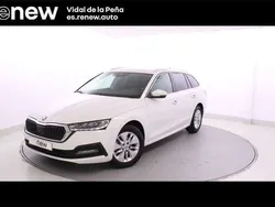 Blanco Usado 2022 Skoda Octavia Ambition Utilitario | 20.790 € (Precio justo)