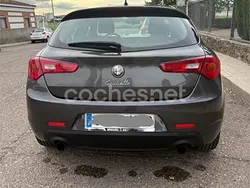Marrón Usado 2011 Alfa Romeo Giulietta Distinctive Utilitario | 5000 € (Precio justo)