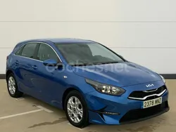 Azul Usado 2024 Kia Ceed Berlina | 20.400 € (Precio justo)