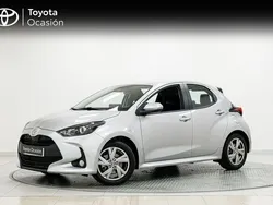 Gris / plata Usado 2024 Toyota Yaris Hybrid Active Berlina | 23.300 € (Precio justo)
