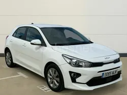 Blanco Usado 2023 Kia Rio Berlina | 16.900 € (Precio justo)
