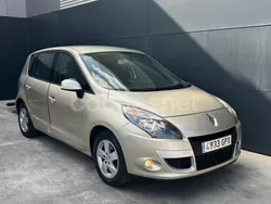 Beige Usado 2010 Renault Scénic III Dynamique Monovolumen | 5990 € (Buen precio)
