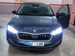 Gris / plata Usado 2022 Skoda Octavia Style Berlina | 22.900 € (Buen precio)
