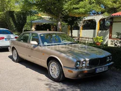 Beige Usado 2001 Jaguar XJ8 Executive Berlina | 10.999 €