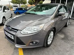 Gris / plata Usado 2012 Ford Focus Trend Berlina | 6990 € (Precio justo)