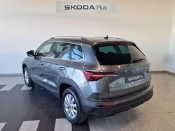 Gris / plateado Usado 2024 Skoda Karoq Selection SUV | 26.300 € (Precio justo)