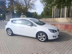 Blanco Usado 2011 Opel Astra Sport Utilitario | 7990 € (Un poco caro)