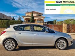 Gris / plata Usado 2015 Opel Astra Selective Berlina | 5800 €
